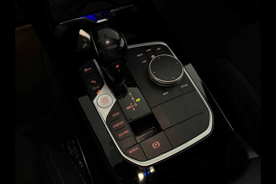BMW 1-serie M135i xDrive Executive Pano|M Seat|Memory|HuD|HK
