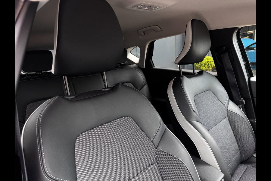 Renault Captur 1.6 E-Tech Plug-in Hybrid 160 Intens | Trekhaak | Camera | Climate control | Navigatie |