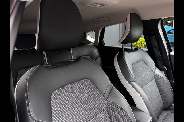 Renault Captur 1.6 E-Tech Plug-in Hybrid 160 Intens | Trekhaak | Camera | Climate control | Navigatie |