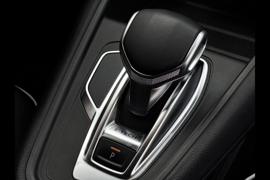 Renault Captur 1.6 E-Tech Plug-in Hybrid 160 Intens | Trekhaak | Camera | Climate control | Navigatie |