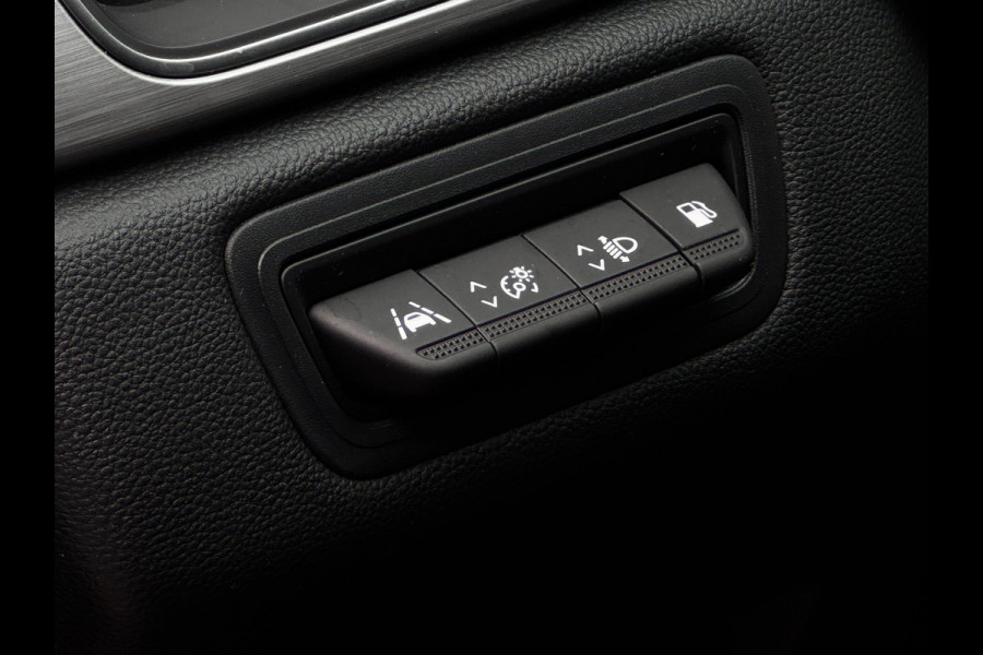 Renault Captur 1.6 E-Tech Plug-in Hybrid 160 Intens | Trekhaak | Camera | Climate control | Navigatie |
