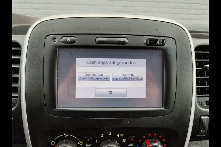 Renault Trafic 1.6 dCi 126PK T29 L2H1 3-Persoons Euro 6 Trekhaak Airco Navi Cruise Control Bluetooth Pdc Comfort Energy Betonplex vloer Wandbetimmering Schuifdeur Achterdeuren Origineel Nederlandse Auto