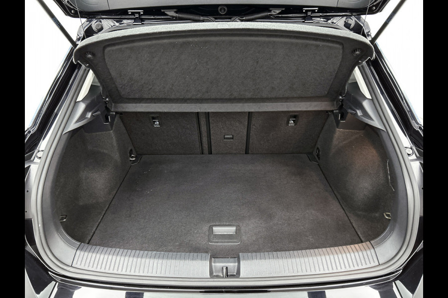 Volkswagen T-Roc 1.5 TSI Sport(NL-auto, Goed OnderH, Carplay/ Android, PDC V+A, Addapt Cruise, Etc)