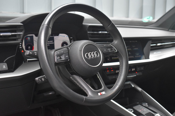Audi A3 Sportback 35 TFSI S-Line | ACC | Carplay | Trekhaak | Virtual | Navi