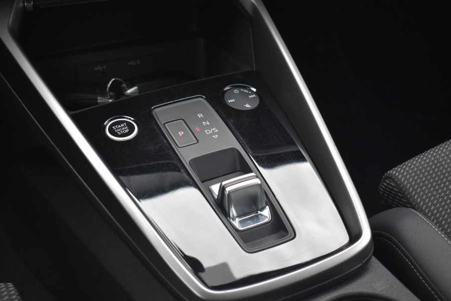 Audi A3 Sportback 35 TFSI S-Line | ACC | Carplay | Trekhaak | Virtual | Navi