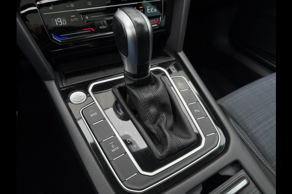 Volkswagen Passat Variant 1.4 TSI PHEV GTE Business | Pano | Elek. Trekhaak | Camera | Carplay | Navi | LED