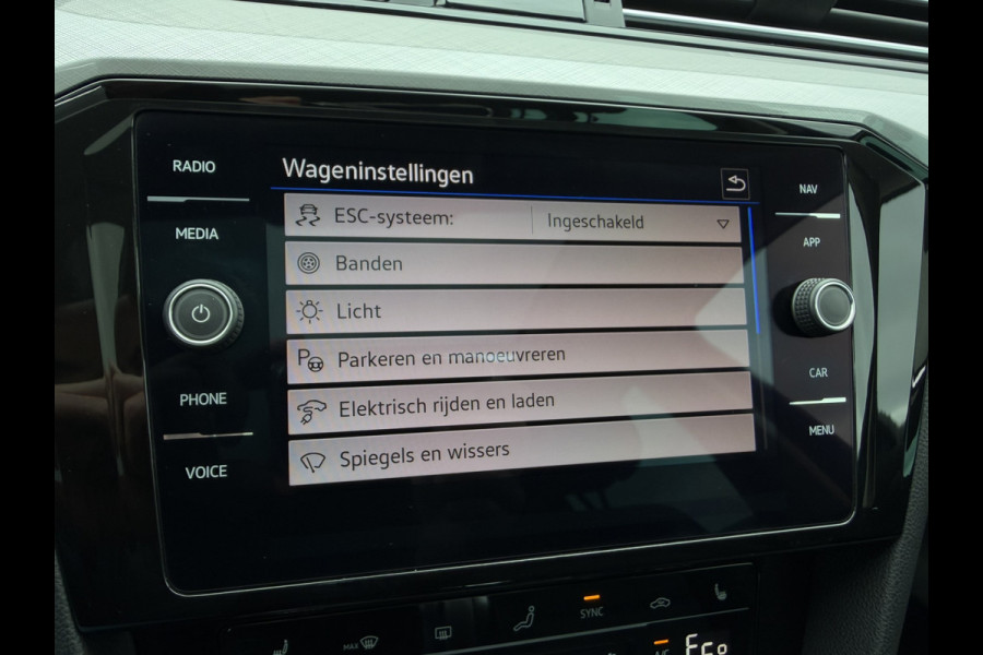 Volkswagen Passat Variant 1.4 TSI PHEV GTE Business | Pano | Elek. Trekhaak | Camera | Carplay | Navi | LED