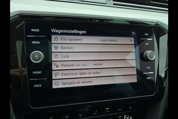 Volkswagen Passat Variant 1.4 TSI PHEV GTE Business | Pano | Elek. Trekhaak | Camera | Carplay | Navi | LED