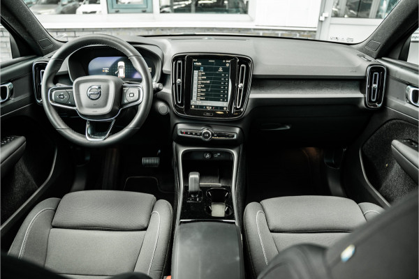 Volvo XC40 Recharge Core 70 kWh | Apple Carplay/Android Auto | Camera | 1500 trekgewicht
