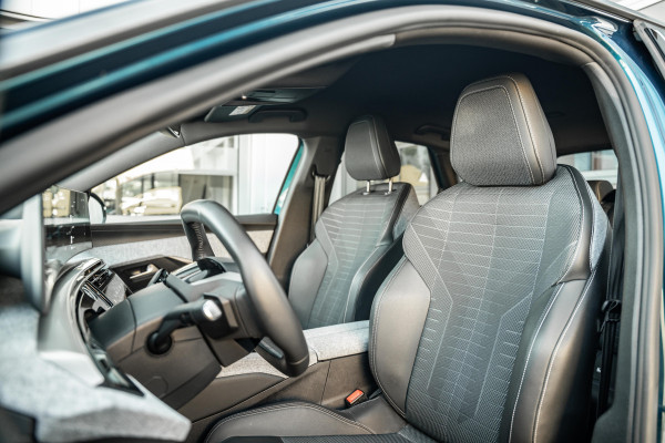 Peugeot E-3008 Allure 73kWh | Adaptive cruise | AppleCarPlay | Warmtepomp