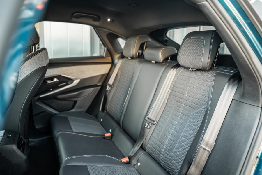 Peugeot E-3008 Allure 73kWh | Adaptive cruise | AppleCarPlay | Warmtepomp