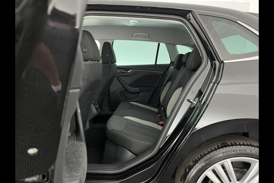 Škoda SCALA 1.0 TSI Business Edition (INCL-BTW) Aut. *FULL-LED | DIGI-COCKPIT | HEATED-COMFORTSEATS | CARPLAY | LANE-ASSIST | NAVI-FULLMAP | ECC | PRIVACY-GLASS | PDC | AMUNDSEN-AUDIO | CRUISE | 18''ALU*