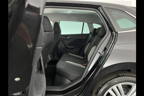 Škoda SCALA 1.0 TSI Business Edition (INCL-BTW) Aut. *FULL-LED | DIGI-COCKPIT | HEATED-COMFORTSEATS | CARPLAY | LANE-ASSIST | NAVI-FULLMAP | ECC | PRIVACY-GLASS | PDC | AMUNDSEN-AUDIO | CRUISE | 18''ALU*
