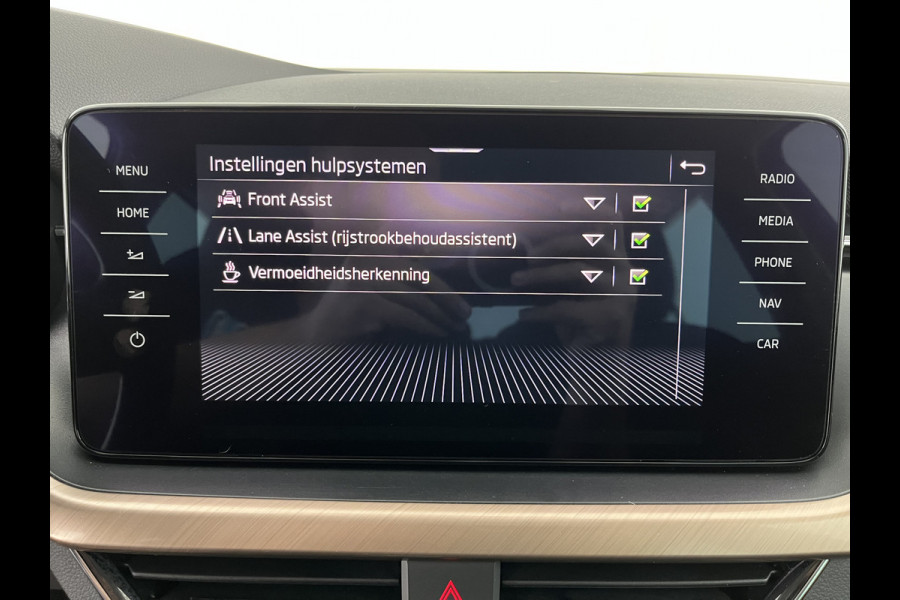 Škoda SCALA 1.0 TSI Business Edition (INCL-BTW) Aut. *FULL-LED | DIGI-COCKPIT | HEATED-COMFORTSEATS | CARPLAY | LANE-ASSIST | NAVI-FULLMAP | ECC | PRIVACY-GLASS | PDC | AMUNDSEN-AUDIO | CRUISE | 18''ALU*