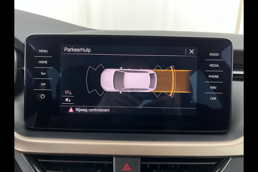 Škoda SCALA 1.0 TSI Business Edition (INCL-BTW) Aut. *FULL-LED | DIGI-COCKPIT | HEATED-COMFORTSEATS | CARPLAY | LANE-ASSIST | NAVI-FULLMAP | ECC | PRIVACY-GLASS | PDC | AMUNDSEN-AUDIO | CRUISE | 18''ALU*