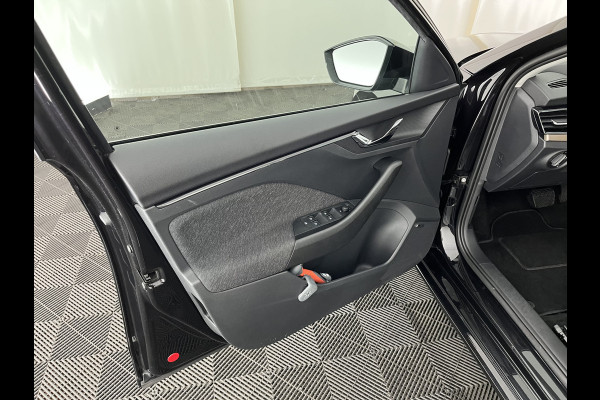 Škoda SCALA 1.0 TSI Business Edition (INCL-BTW) Aut. *FULL-LED | DIGI-COCKPIT | HEATED-COMFORTSEATS | CARPLAY | LANE-ASSIST | NAVI-FULLMAP | ECC | PRIVACY-GLASS | PDC | AMUNDSEN-AUDIO | CRUISE | 18''ALU*