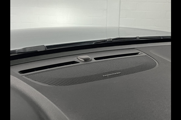 Volvo XC40 1.5 T5 Twin Engine R-Design Open dak | Adapt. Cruise | Stuur-/stoelverwarming | Leder | Memory | Harman/Kardon