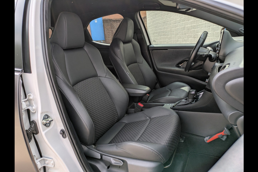 Toyota Yaris 1.5 Hybrid Executive|Head-Up|JBL|Sportstoelen|Blindspot|LED|Keyless-Entry/Go|Stoelverw.|Adaptive-Cruise|Mat-Grijs