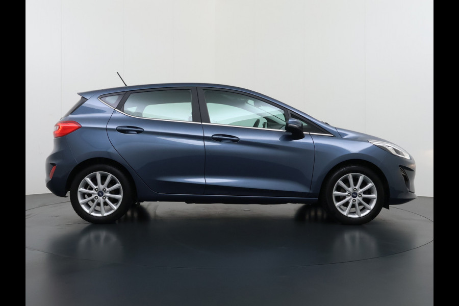 Ford Fiesta 1.0T 126PK Titanium Apple Carplay Android Navi LM Airco Stoelverwarming Apps Voorruitverwarming Wifi Mistlampen Chroompack TCS Led Lmv Lane Assist Isofix TCS EAB Hill-Start-Assist Ford-Pass-Connect LED