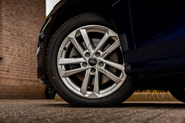 Audi A3 Sportback 40 TFSI e Business Edition 204 PK Ambiance Adaptive Keyless Elek.Klep Stoelverwarming 17''