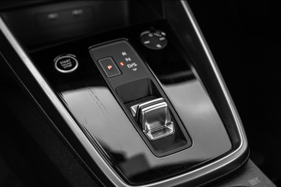 Audi A3 Sportback 40 TFSI e Business Edition 204 PK Ambiance Adaptive Keyless Elek.Klep Stoelverwarming 17''