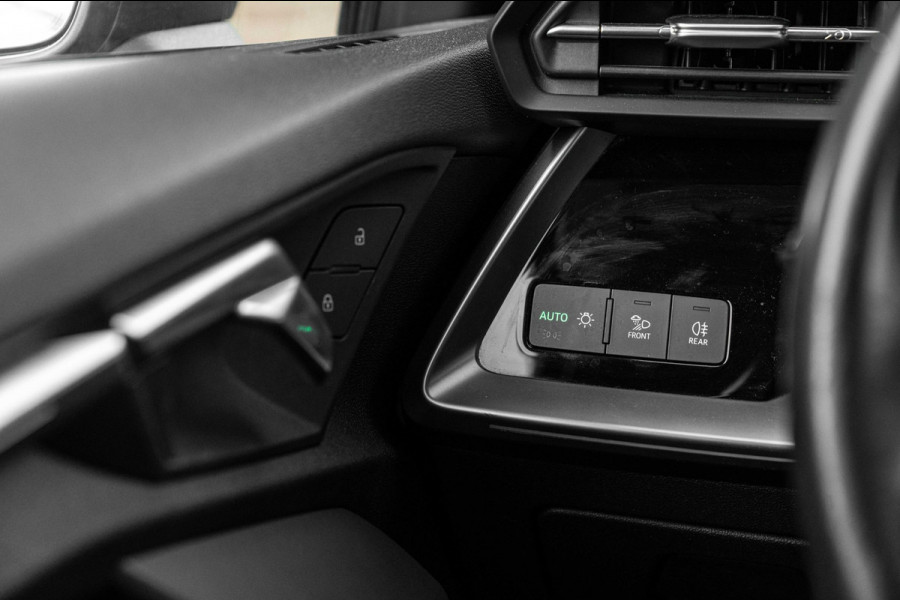 Audi A3 Sportback 40 TFSI e Business Edition 204 PK Ambiance Adaptive Keyless Elek.Klep Stoelverwarming 17''