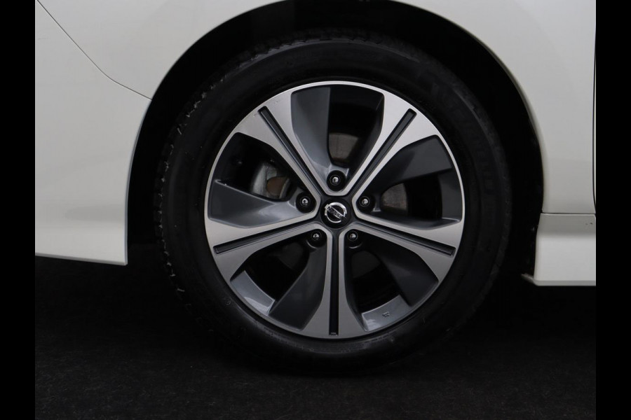 Nissan Leaf Tekna 40 kWh | SOH 85,6% | Stoelverwarming | 360 Camera | Adaptive cruise | Carplay | Navigatie | Achterbankverwarming | Bose Sound | Full LED | Side Assist | File Assistent | Climate control