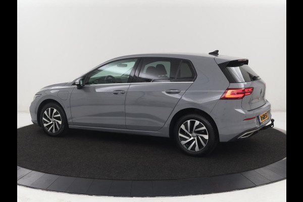 Volkswagen Golf 1.4 eHybrid Style | SOH 88,8% | Head-Up | Stoelverwarming | Trekhaak | Sfeerverlichting | Massage | Camera | Keyless | Matrix LED | Carplay | Adaptive cruise | Memory | Climate control | PHEV | Plug In