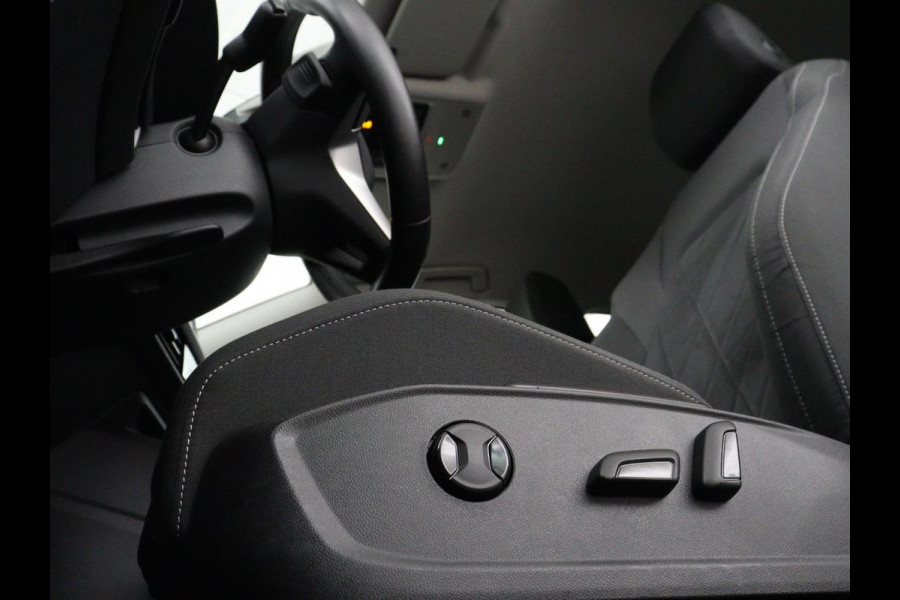 Volkswagen Golf 1.4 eHybrid Style | SOH 88,8% | Head-Up | Stoelverwarming | Trekhaak | Sfeerverlichting | Massage | Camera | Keyless | Matrix LED | Carplay | Adaptive cruise | Memory | Climate control | PHEV | Plug In