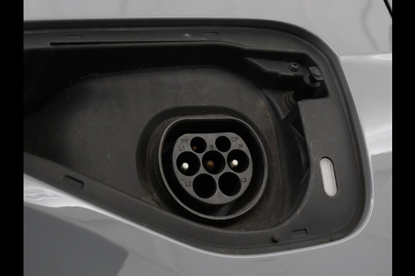 Volkswagen Golf 1.4 eHybrid Style | SOH 88,8% | Head-Up | Stoelverwarming | Trekhaak | Sfeerverlichting | Massage | Camera | Keyless | Matrix LED | Carplay | Adaptive cruise | Memory | Climate control | PHEV | Plug In