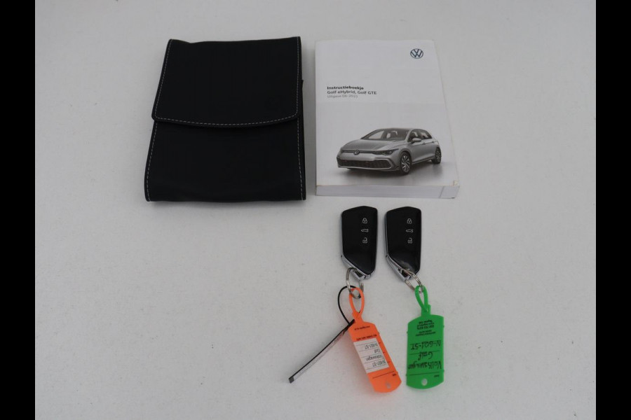 Volkswagen Golf 1.4 eHybrid Style | SOH 88,8% | Head-Up | Stoelverwarming | Trekhaak | Sfeerverlichting | Massage | Camera | Keyless | Matrix LED | Carplay | Adaptive cruise | Memory | Climate control | PHEV | Plug In