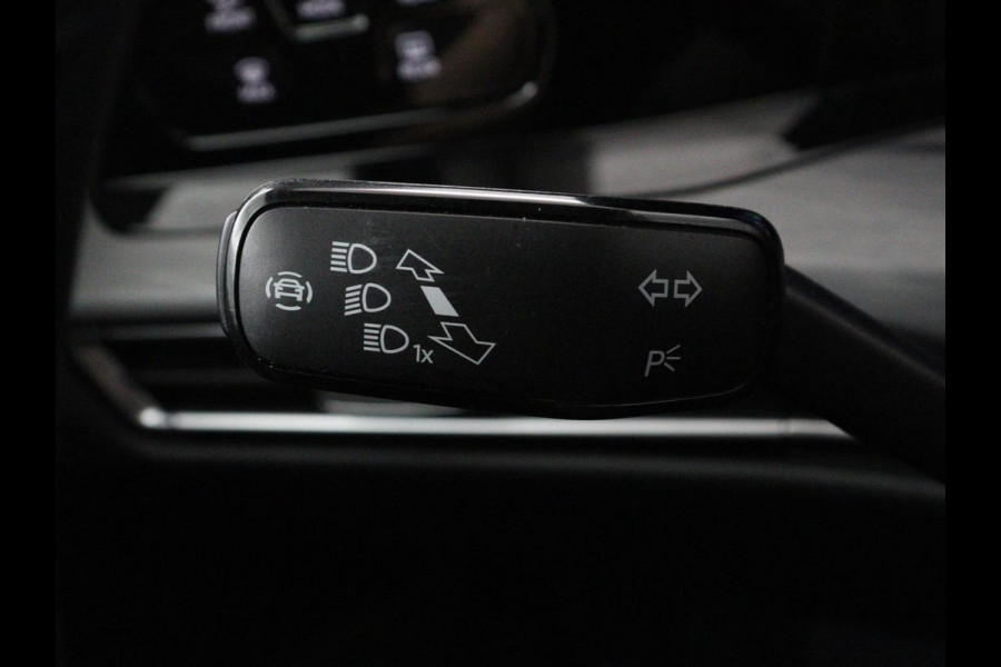 Volkswagen Golf 1.4 eHybrid Style | SOH 88,8% | Head-Up | Stoelverwarming | Trekhaak | Sfeerverlichting | Massage | Camera | Keyless | Matrix LED | Carplay | Adaptive cruise | Memory | Climate control | PHEV | Plug In