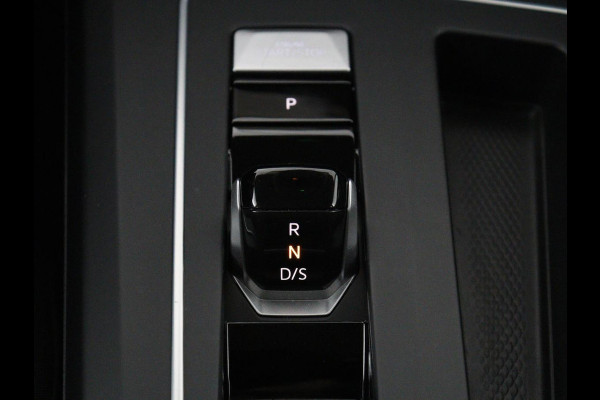 Volkswagen Golf 1.4 eHybrid Style | SOH 88,8% | Head-Up | Stoelverwarming | Trekhaak | Sfeerverlichting | Massage | Camera | Keyless | Matrix LED | Carplay | Adaptive cruise | Memory | Climate control | PHEV | Plug In