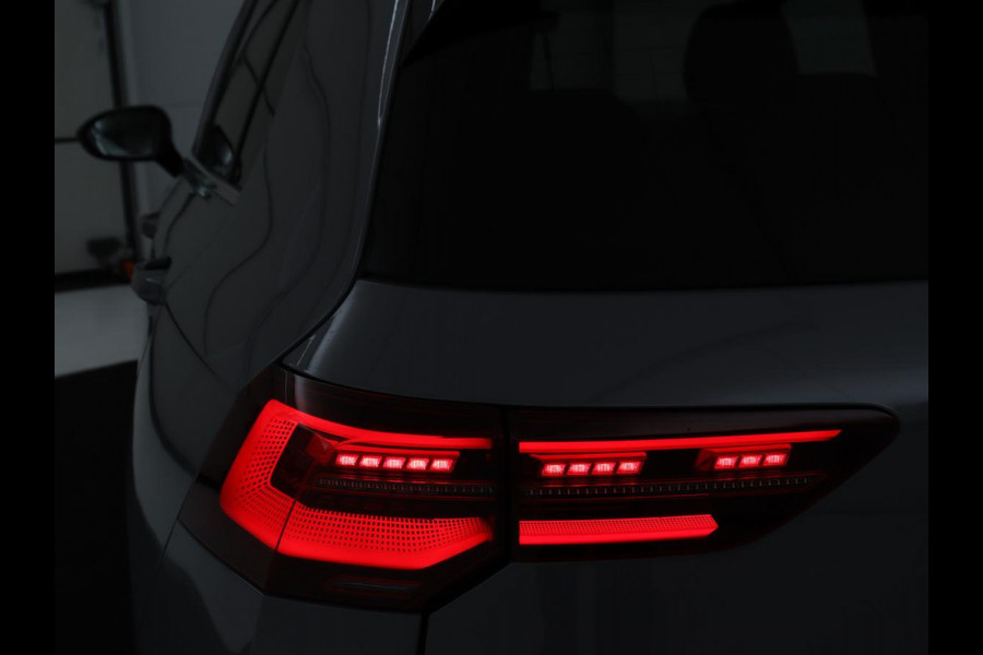 Volkswagen Golf 1.4 eHybrid Style | SOH 88,8% | Head-Up | Stoelverwarming | Trekhaak | Sfeerverlichting | Massage | Camera | Keyless | Matrix LED | Carplay | Adaptive cruise | Memory | Climate control | PHEV | Plug In