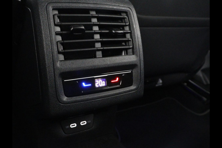 Volkswagen Golf 1.4 eHybrid Style | SOH 88,8% | Head-Up | Stoelverwarming | Trekhaak | Sfeerverlichting | Massage | Camera | Keyless | Matrix LED | Carplay | Adaptive cruise | Memory | Climate control | PHEV | Plug In