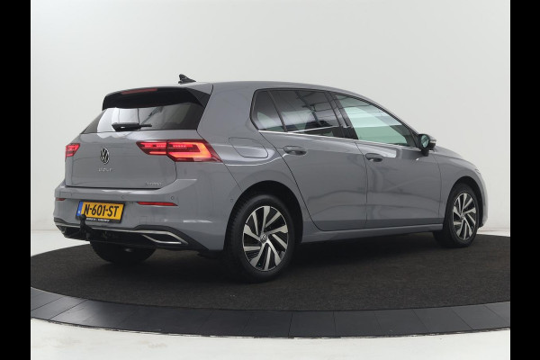 Volkswagen Golf 1.4 eHybrid Style | SOH 88,8% | Head-Up | Stoelverwarming | Trekhaak | Sfeerverlichting | Massage | Camera | Keyless | Matrix LED | Carplay | Adaptive cruise | Memory | Climate control | PHEV | Plug In