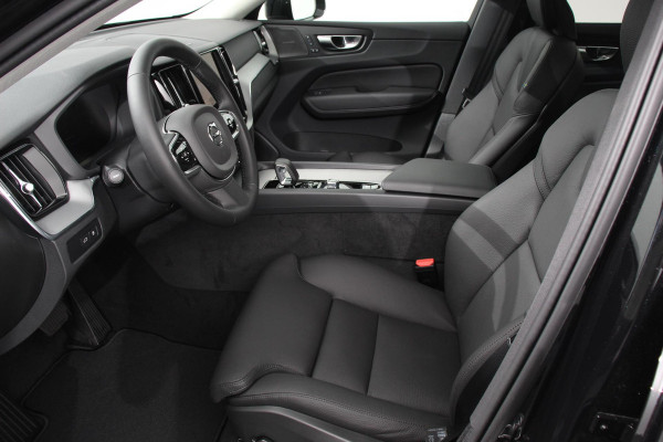 Volvo XC60 2.0 T6 Plug-in hybrid AWD Plus Dark Adaptieve cruise control Leder Navigatie Google Harman Kardon Panorama dak Lichtmetalen Velgen 19" Dab Stoelverwarming Camera Led Climate control Apple Carplay/ Android Auto