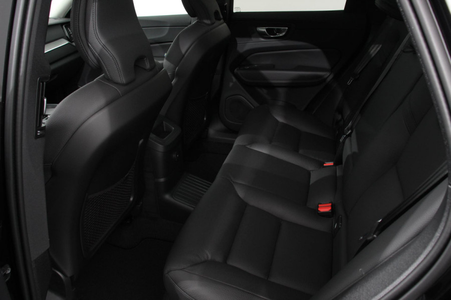 Volvo XC60 2.0 T6 Plug-in hybrid AWD Plus Dark Adaptieve cruise control Leder Navigatie Google Harman Kardon Panorama dak Lichtmetalen Velgen 19" Dab Stoelverwarming Camera Led Climate control Apple Carplay/ Android Auto