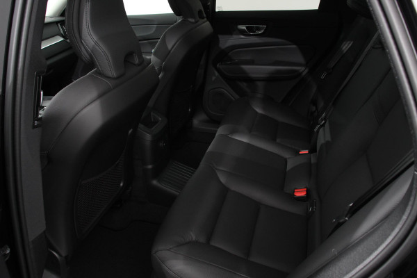 Volvo XC60 2.0 T6 Plug-in hybrid AWD Plus Dark Adaptieve cruise control Leder Navigatie Google Harman Kardon Panorama dak Lichtmetalen Velgen 19" Dab Stoelverwarming Camera Led Climate control Apple Carplay/ Android Auto