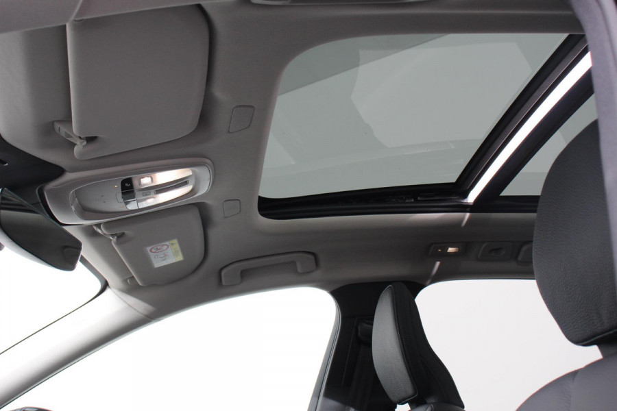 Volvo XC60 2.0 T6 Plug-in hybrid AWD Plus Dark Adaptieve cruise control Leder Navigatie Google Harman Kardon Panorama dak Lichtmetalen Velgen 19" Dab Stoelverwarming Camera Led Climate control Apple Carplay/ Android Auto