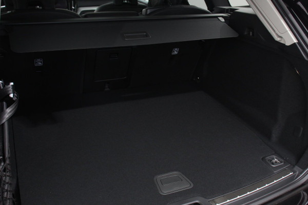 Volvo XC60 2.0 T6 Plug-in hybrid AWD Plus Dark Adaptieve cruise control Leder Navigatie Google Harman Kardon Panorama dak Lichtmetalen Velgen 19" Dab Stoelverwarming Camera Led Climate control Apple Carplay/ Android Auto