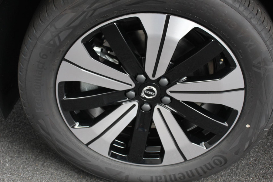 Volvo XC60 2.0 T6 Plug-in hybrid AWD Plus Dark Adaptieve cruise control Leder Navigatie Google Harman Kardon Panorama dak Lichtmetalen Velgen 19" Dab Stoelverwarming Camera Led Climate control Apple Carplay/ Android Auto