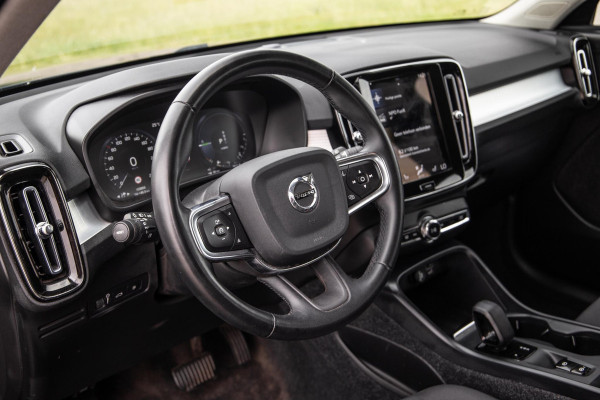 Volvo XC40 1.5 T4 Recharge Inscription AUTOMAAT / PLUG IN HYBRID / CARPLAY / CAMERA / STOELVERWARMING