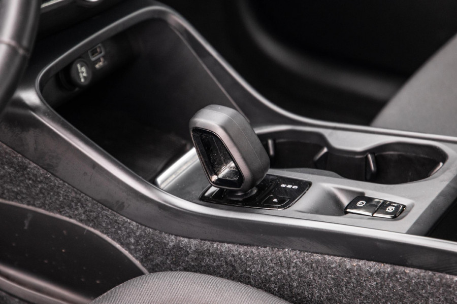 Volvo XC40 1.5 T4 Recharge Inscription AUTOMAAT / PLUG IN HYBRID / CARPLAY / CAMERA / STOELVERWARMING