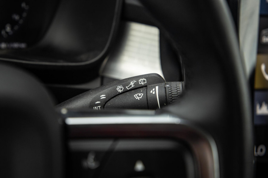 Volvo XC40 1.5 T4 Recharge Inscription AUTOMAAT / PLUG IN HYBRID / CARPLAY / CAMERA / STOELVERWARMING