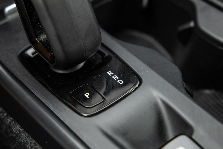 Volvo XC40 1.5 T4 Recharge Inscription AUTOMAAT / PLUG IN HYBRID / CARPLAY / CAMERA / STOELVERWARMING