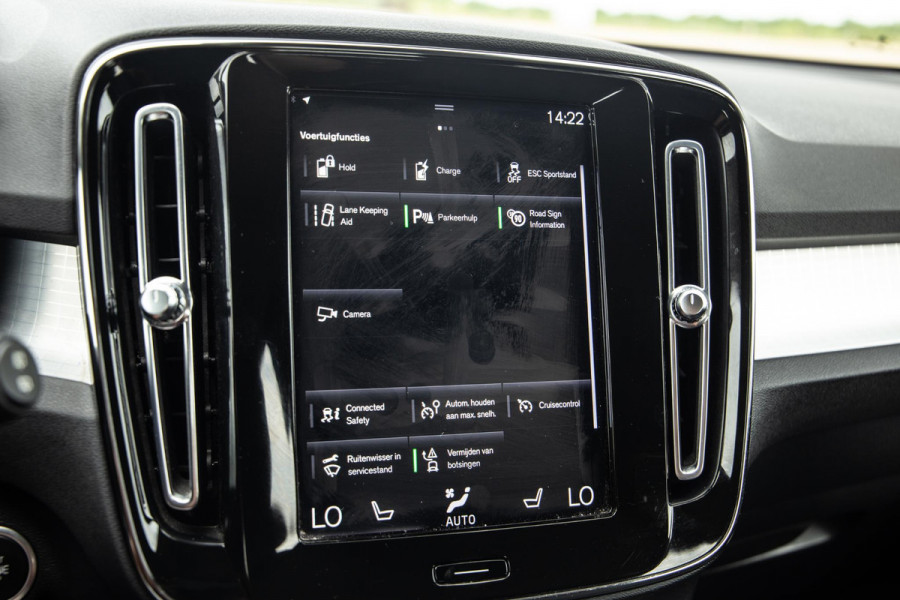 Volvo XC40 1.5 T4 Recharge Inscription AUTOMAAT / PLUG IN HYBRID / CARPLAY / CAMERA / STOELVERWARMING