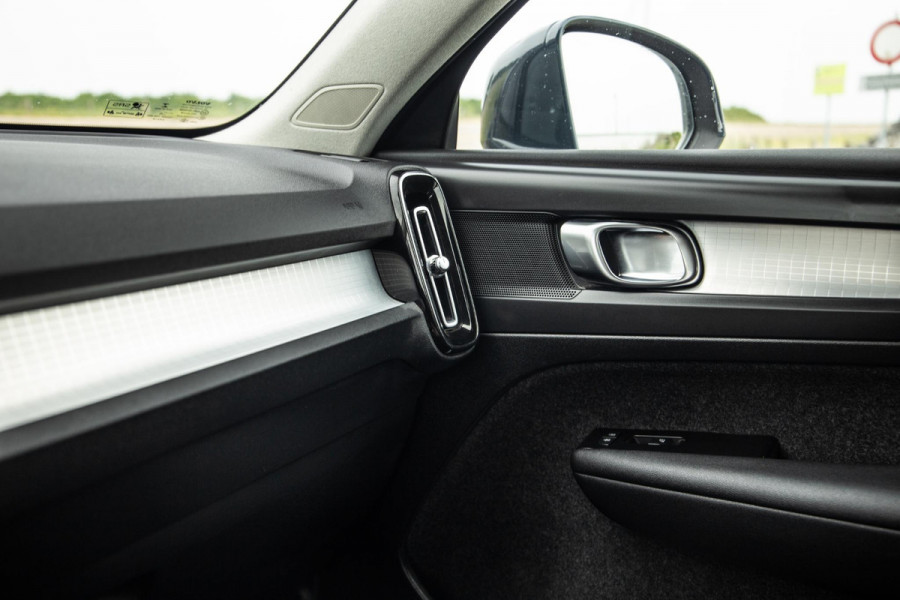 Volvo XC40 1.5 T4 Recharge Inscription AUTOMAAT / PLUG IN HYBRID / CARPLAY / CAMERA / STOELVERWARMING