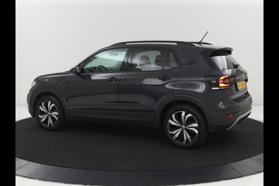 Volkswagen T-Cross 1.0 TSI Life | Adaptive cruise | Side Assist | Sportstoelen | Getint glas | 17'' | Airco | Parkeerhulp | Bluetooth | Regen-/lichtsensor