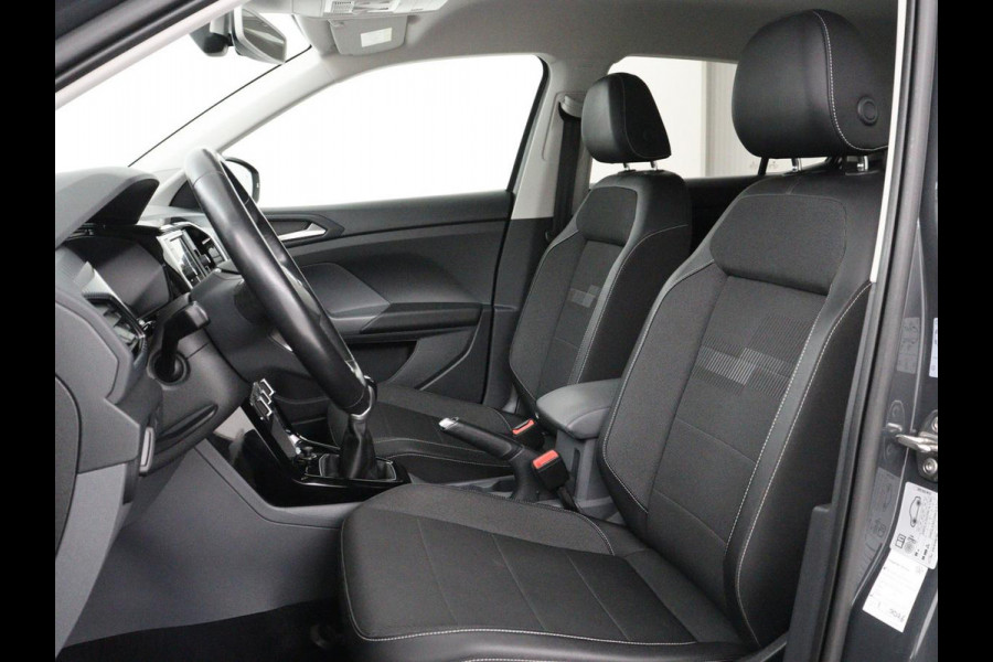 Volkswagen T-Cross 1.0 TSI Life | Adaptive cruise | Side Assist | Sportstoelen | Getint glas | 17'' | Airco | Parkeerhulp | Bluetooth | Regen-/lichtsensor